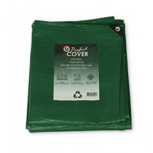 Groen tarpaulin dekzeil van Perfect Cover, opgevouwen met zichtbare waterdichte en UV-bestendige eigenschappen, geschikt voor outdoor bescherming van tuin- en bouwprojecten.