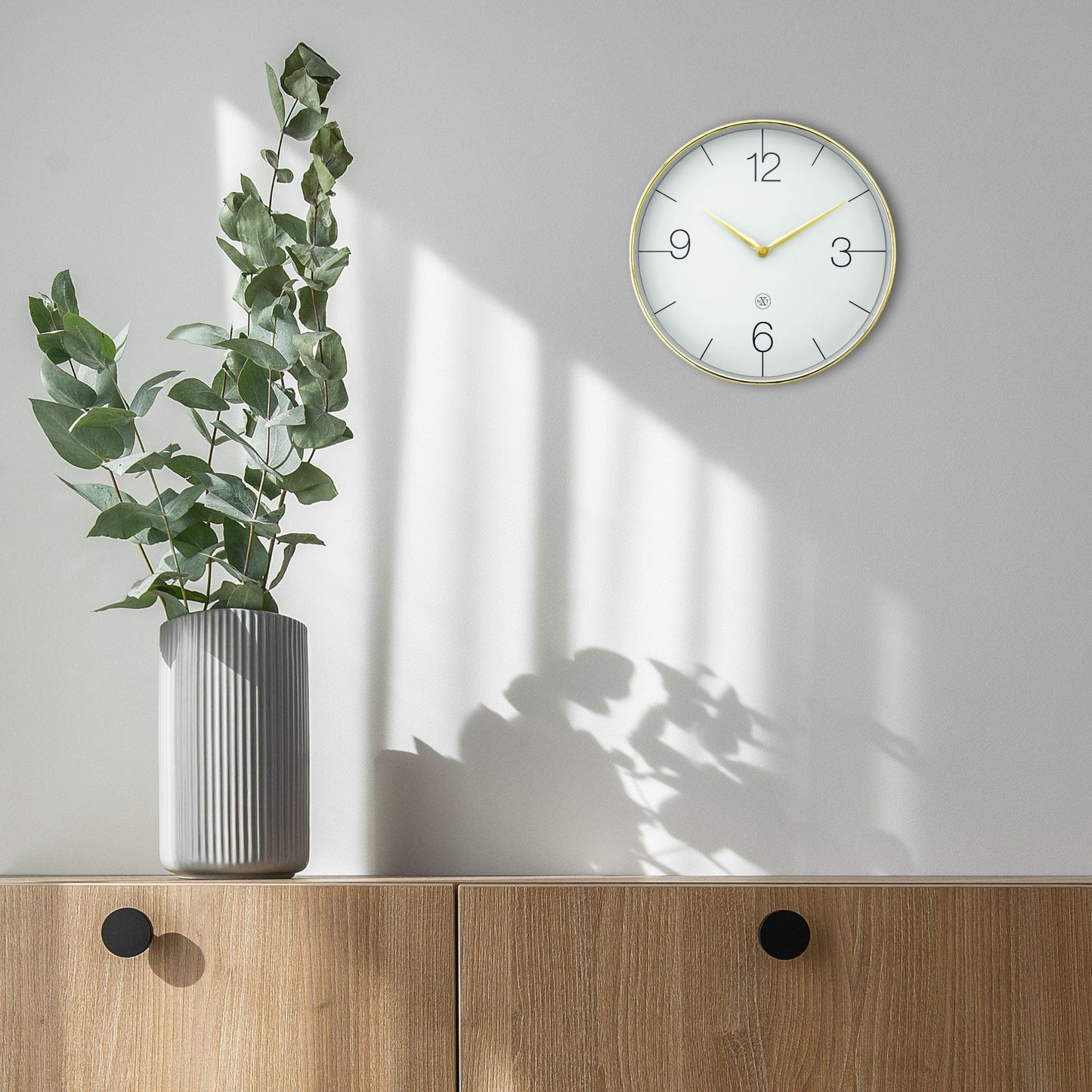 Comnox - Wall Clock Finesse - Stijlvolle tijdweergave zonder geluid - 30,5 cm diameter - Gouden rand - Glanzende afwerking