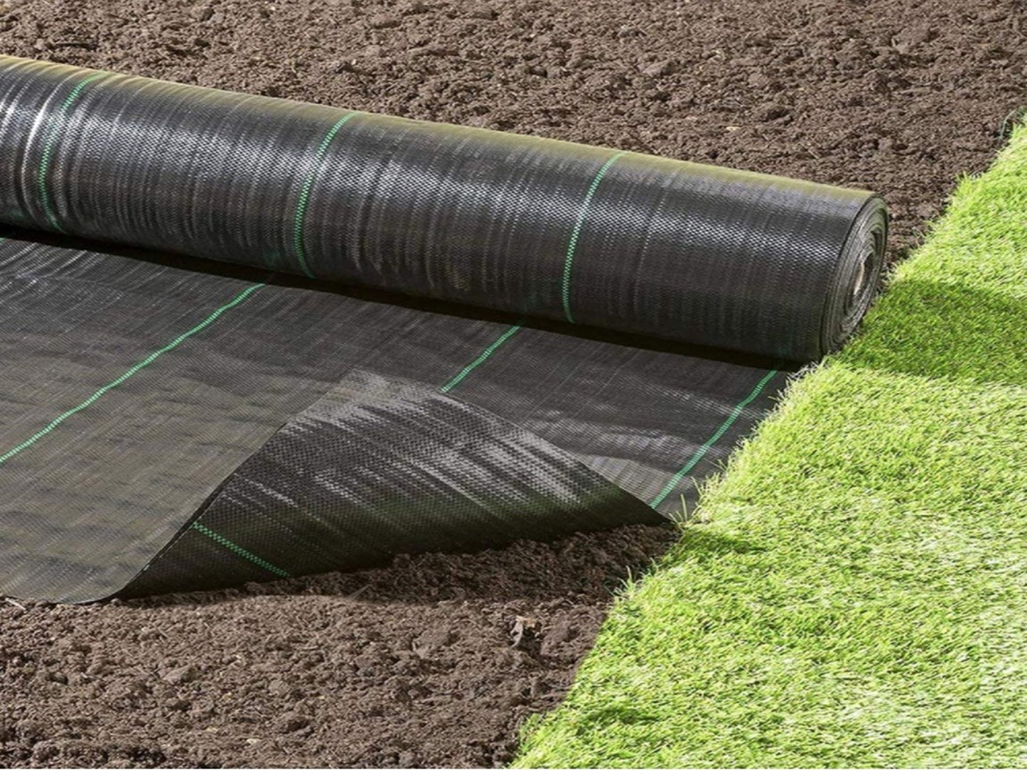 Grijs anti-worteldoek van AVOID, met blauwe randen en duidelijke productinformatie, geschikt voor tuin- en groentekwekerijen om wortels te beschermen tegen onkruid en schade.