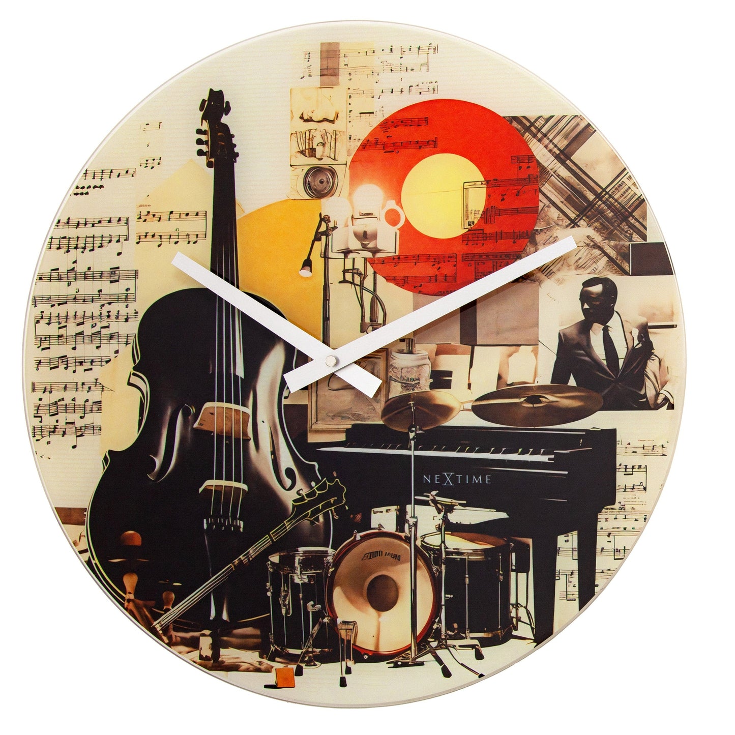 Een ronde wandklok met een kleurrijke collage van muziekinstrumenten, muzieknoten en een jazzmuzikant. Perfect voor een muziekrkamer of studio, met een vintage look en witte wijzers.