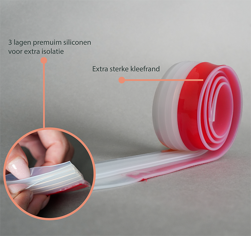 Zwarte rubberen deurstop met rode kleefzijde, geschikt voor houten deuren. Gebruik als isolatieband voor energiezuinige en geluidsdichte deurkaderisolatie.