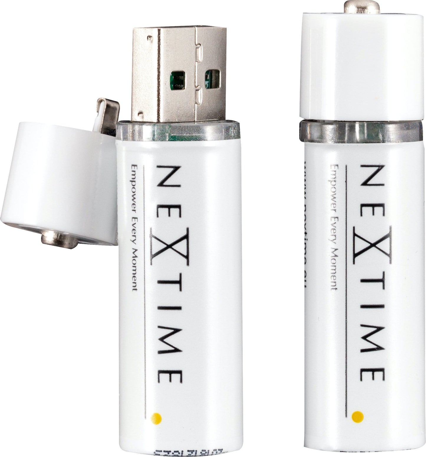 NexTime USB-oplader in witte cilindervorm, met zichtbare USB-A-poort en metalen dop. Geschikt voor draadloze oplading van mobiele apparaten en slimme gadgets.