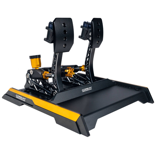 Een zwarte racepedaal met goudkleurige accenten en het merk CONSPIT, speciaal ontworpen voor racegame-gebruik. De metalen constructie biedt precisie en duurzaamheid voor intensieve simulaties.