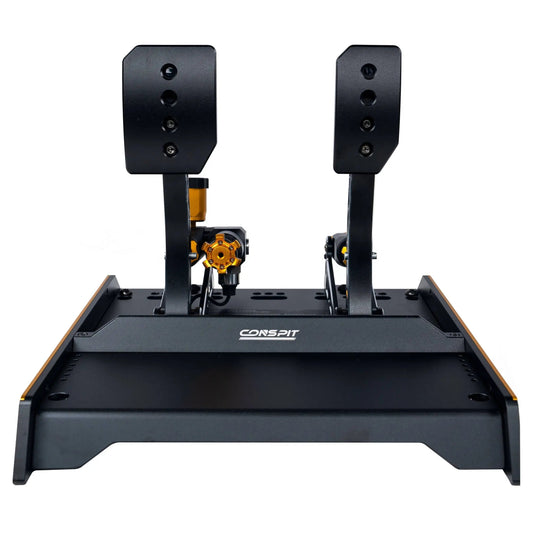 Een zwarte racepedaalset met goudkleurige accenten en het merk CONSPIT, speciaal ontworpen voor racegame-gebruik. De pedalen zijn gemaakt van metaal en hebben een robuust, sportief ontwerp voor realistische simulatie.