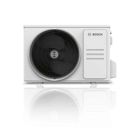 Bosch airconditioning systeem met witte binnen- en buitenunit en afstandsbediening, voor comfortabele kamerverkoeling en warmtebeheersing in huishoudens.