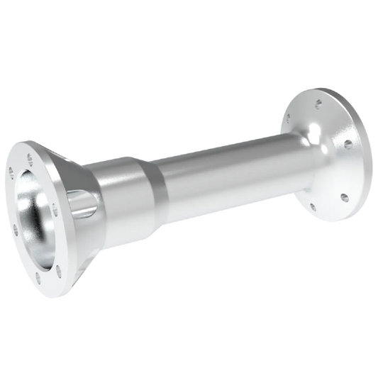 Zilverkleurige metalen pijpverbinding met flens aan beide uiteinden, geschikt voor industriële installaties. Gecoat metaal met glanzende afwerking voor gebruik in waterleiding- en gasinstallaties.