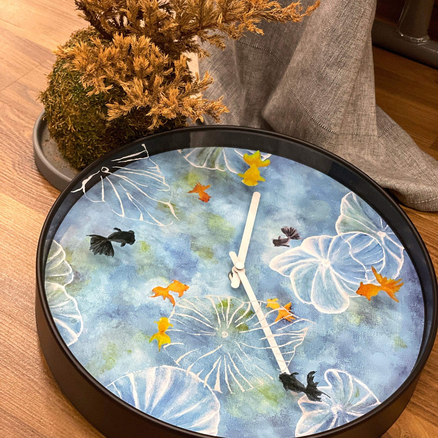 NeXtime Pond - Artistiek waterlandschap - Blauwe wandklok 30cm