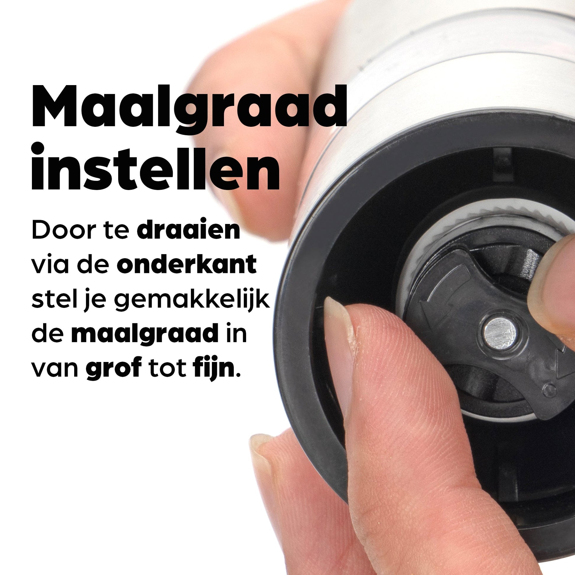 Zilverkleurige Hermanos elektrische pepermolen en zoutmolen met transparante cilinders, gevuld met kleurrijke peperkorrels en roze zout. Ideaal voor moderne keukens en gourmet kookplekken.