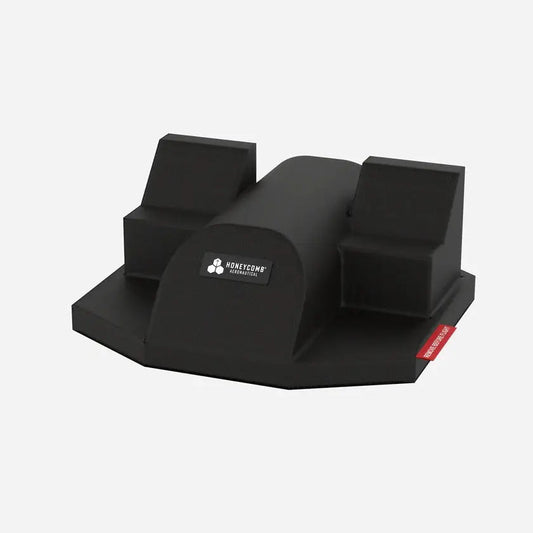 Zwarte Honeycomb Aeronautica kussenset voor vliegtuigstoelen, met zachte textuur en opvallende merklabels. Ideaal voor comfort tijdens lange vluchten en vliegtuigreiscomfort.