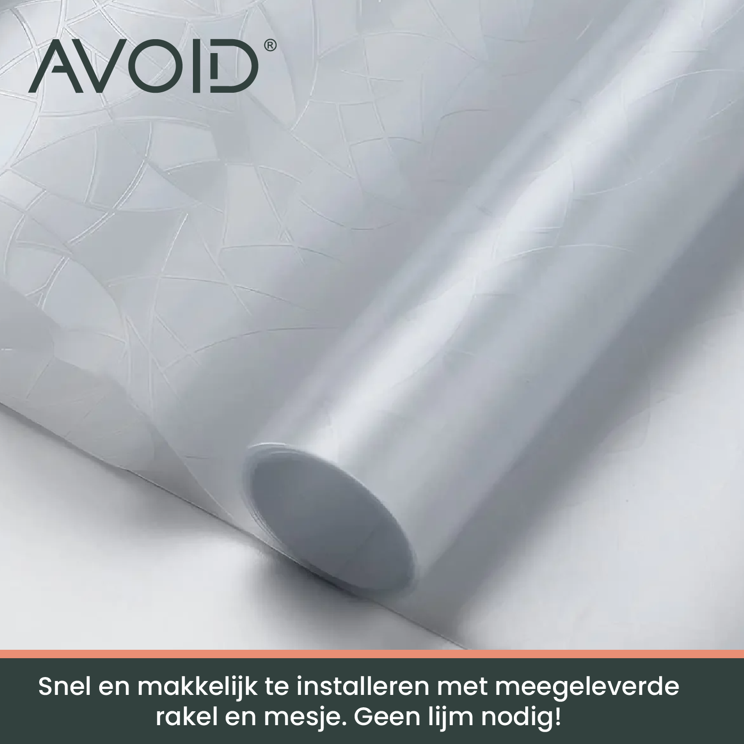 Een glazen vensterfolie met iriserende, geometrische patronen in zachte pastelkleuren, geplaatst op een wit kozijn voor privacy en decoratieve zonbescherming. Ideaal voor kantoor- en woonruimtes.