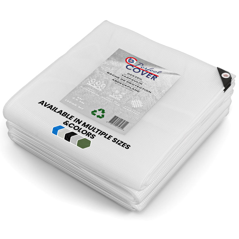 Een wit, opgevouwen dekzeil van Perfect Cover, gemaakt van waterdicht tarpaulin met UV- en scheurbestendigheid, geschikt voor het beschermen van tuinmeubilair of bouwmaterialen.