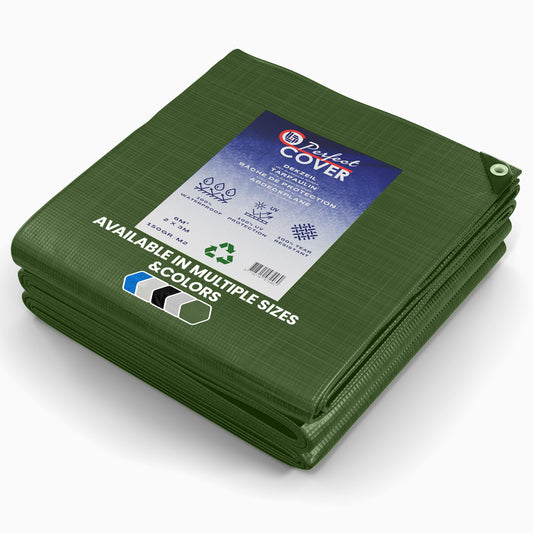 Groen tarpaulin dekzeil van Perfect Cover, opgevouwen met zichtbare waterdichte en UV-bestendige eigenschappen, geschikt voor outdoor bescherming van goederen of tuinmeubilair.