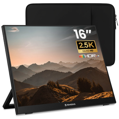 Een 16-inch Remodius 2.5K Quad HD HDR+ tablet met zwart frame, voorzien van een draagbare beschermhoes. Perfect voor mobiele productie en creatieve werkflow op de weg.