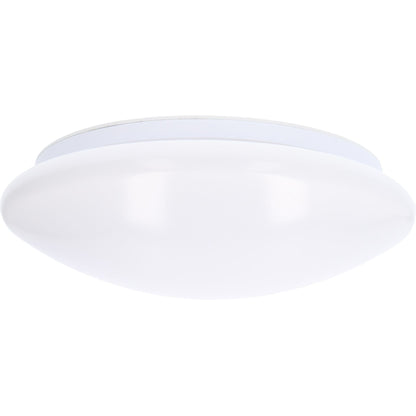 Een witte, ronde plafondlamp met een gladde, mat-wit diffuser en een zilverkleurige rand. Geschikt voor moderne interieurs en als energiezuinige verlichting in woon- en werkkamers.