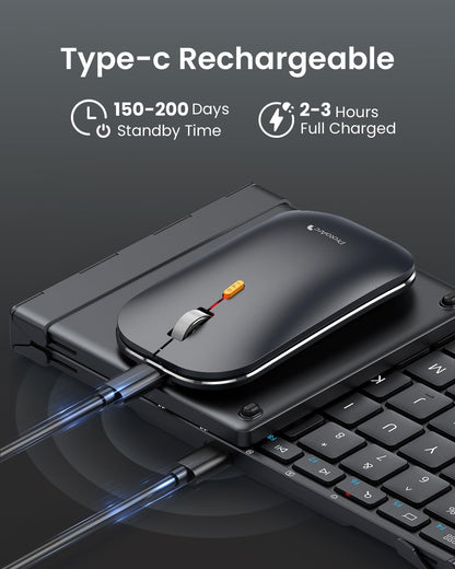 Zwart vouwbare toetsenbord met opvallende oranje functietoetsen, geleverd met een compacte draagbare hoes en een bijpassende draadloze muis voor mobiele werking. Ideaal voor reizigers en laptopgebruikers.