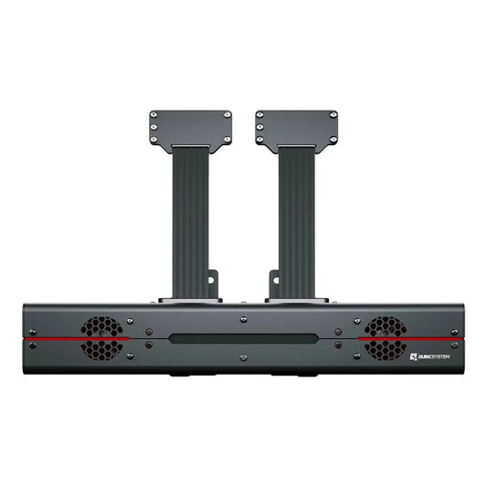 Zwart metalen projectieschermhouder met twee opstelbare armbeugels en rode accentlijnen, voorwand met ventilatiegaten. Geschikt voor professionele presentaties en vergaderzalen.