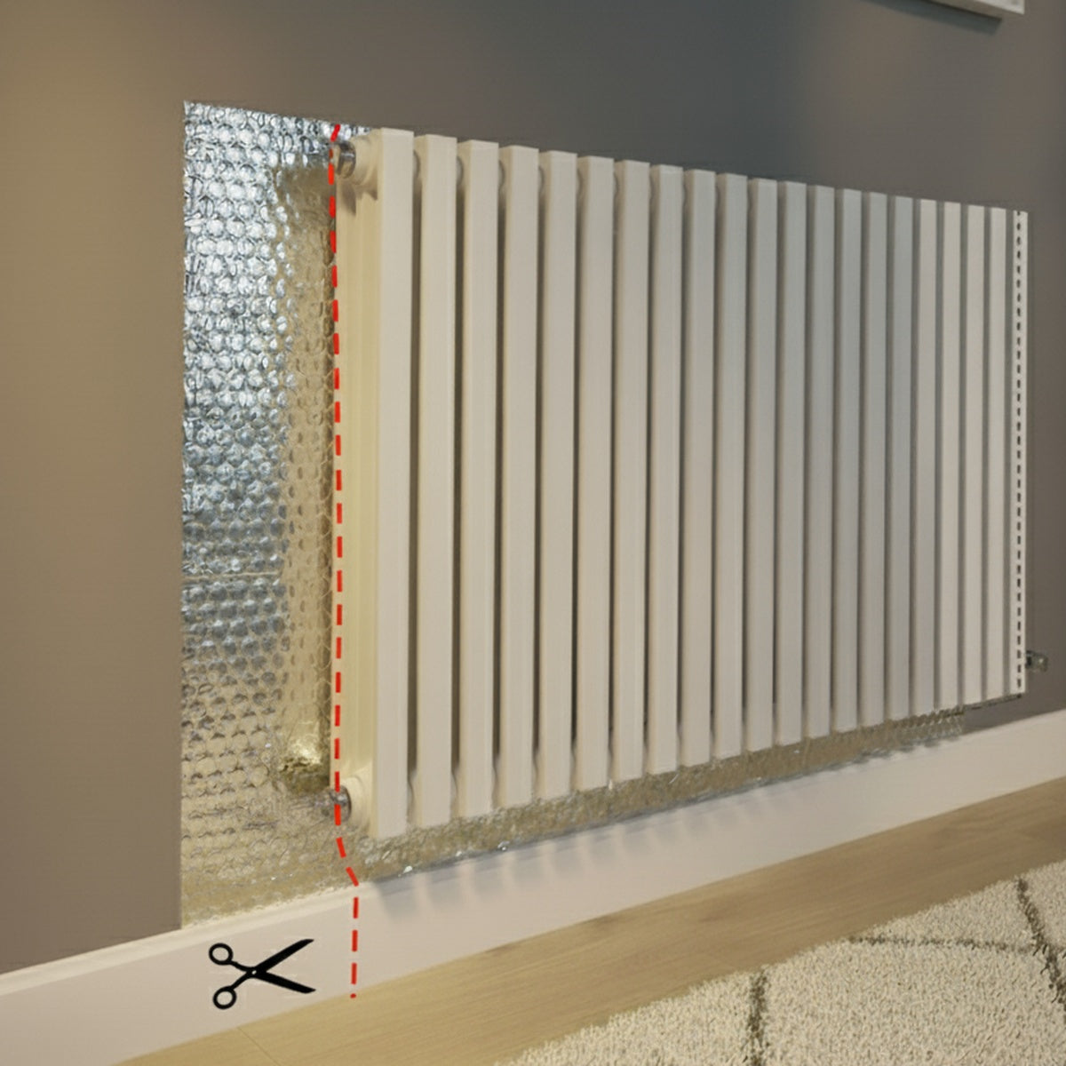 Zilverkleurige, opgevouwen isolatiemantel met hexagonaal patroon, naast een rol lichtgeel tape, geschikt voor thermische isolatie in koude omgevingen en transport.