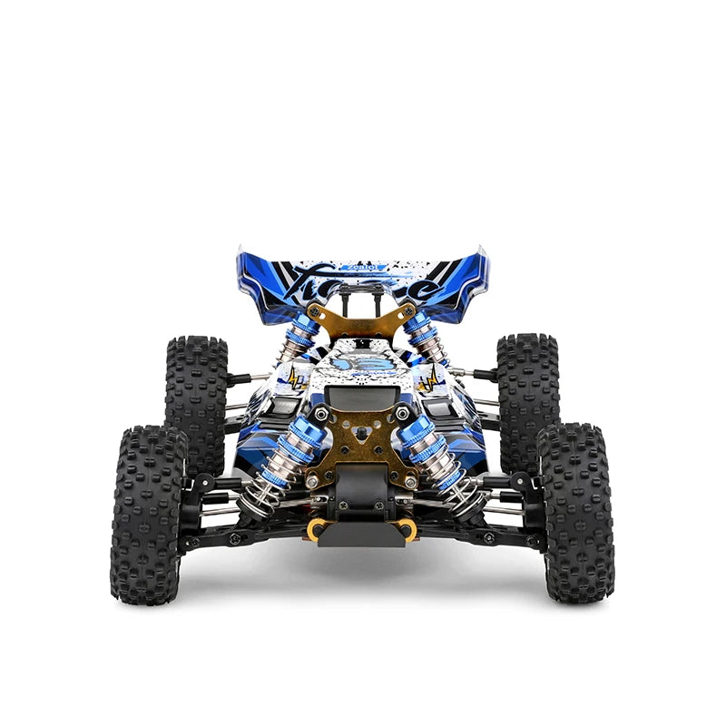 Een WLtoys 1:12 schaalmodel 4WD RC-raceauto met blauw-wit camouflage, zichtbare schokdempers en rubberen banden, geschikt voor speelplein of binnenrui