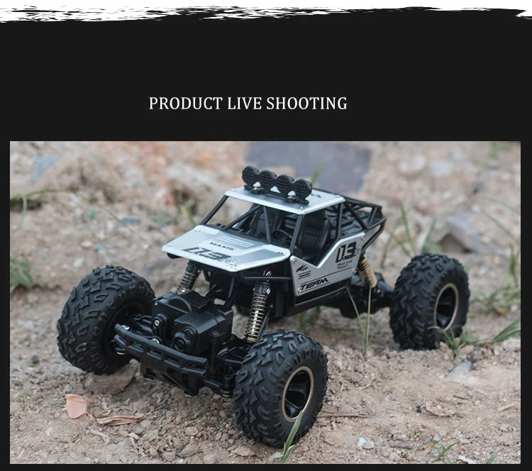 ZWN Rock climber, een zwarte, alloy-upgrade RC-4WD terreinwagen met grote, zichtbare banden en een detailrijke motorconstructie, geschikt voor off-roa