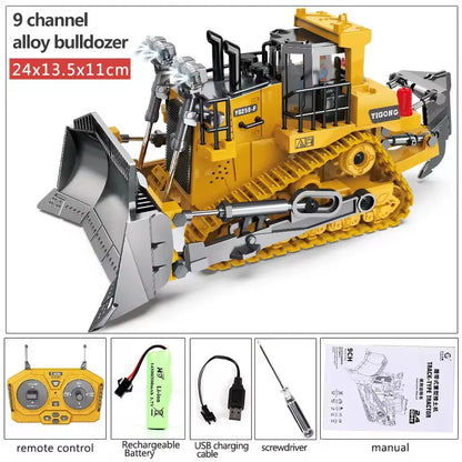 Grote gele en bulldozer met metalen details, geplaatst op zand met een hand die de afstandsbediening bedient, ideaal voor kinderen die graag bouwspell