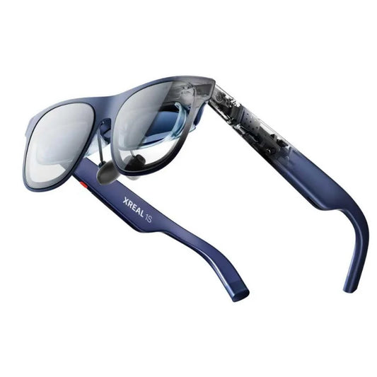 De Xreal 1S 3D-bril heeft een glanzende donkerblauwe frame met zichtbare lichtgrijze lenzen en een transparante constructie. Geschikt voor virtuele re