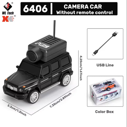 Lichtblauwe RC-jeep met zwarte dakantenne en onderliggende blauwe LED-verlichting, voorzien van drie snelheidsinstellingen: 1,7, 2,5 en 3 km/h, ideaal