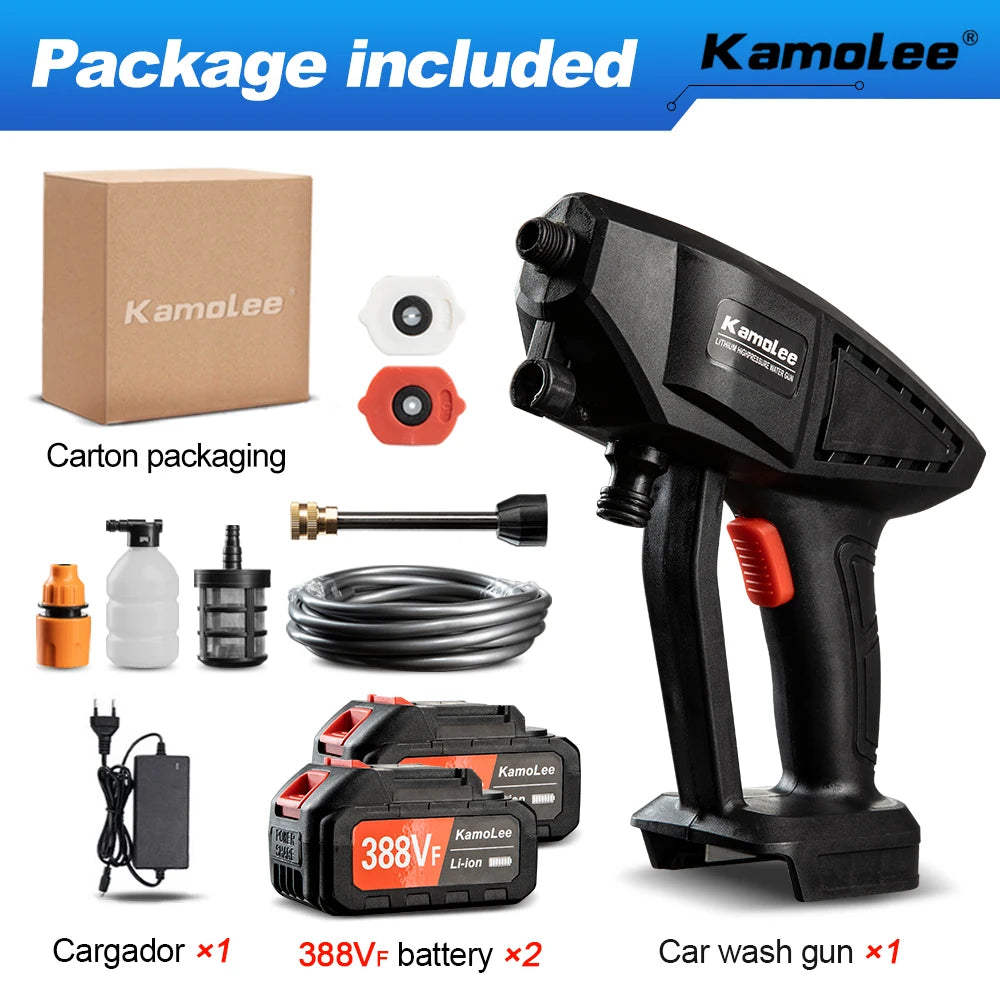 De Kamolee high pressure car wash gun met 388V Li-ion accu, zwart met rode accenten, staat naast haar opbergkoffer voorzien van slang en accessoires, 
