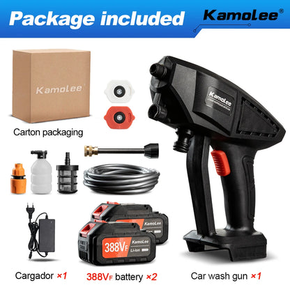 De Kamolee high pressure car wash gun met 388V Li-ion accu, zwart met rode accenten, staat naast haar opbergkoffer voorzien van slang en accessoires, 