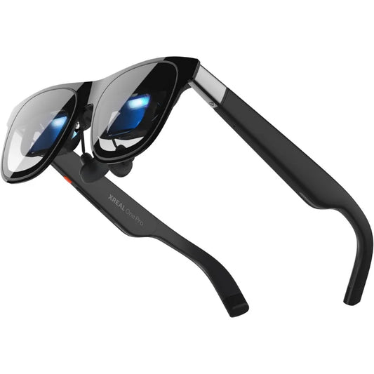 Zwart XREAL One Pro AR-bril met glanzende lenzen en zichtbare merknaam, uitgerust voor virtuele realiteit en mobiele gaming. Geschikt voor immersive g