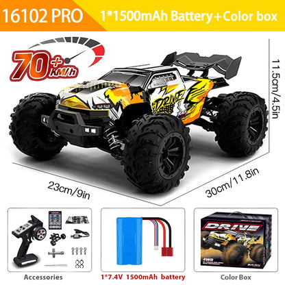 Zwart-pink RC monstertruck met grote terreinbanden en blauwe LED-verlichting, in actie op modderige terrein. Geschikt voor extreme off-road races en s