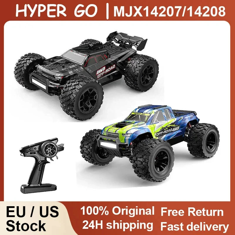 Grote, gele en blauwe off-road RC-buggy met zwarte banden en stuurwiel, inclusief zwarte stuurunit. Ideaal voor speelplein of tuin, geschikt voor kind