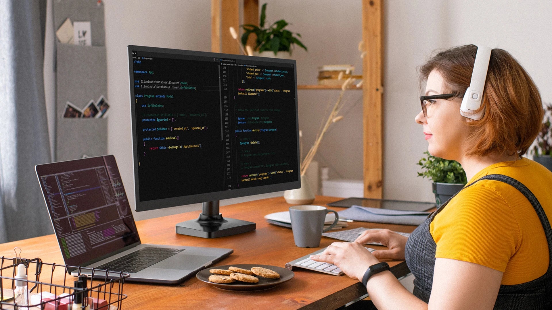 Een 22-inch 2K-monitor met 2560x1440 resolutie, 100% sRGB kleuraccuraatheid en 300Nit helderheid, uitgerust met HDR en een zwart frame, ideaal voor ga