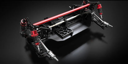 Een rood-zwarte 4WD off-road RC-raceauto met grote knipperende koplampen en zwarte banden, geleverd met een zwarte stuurunit en 2S/25C batterijen voor