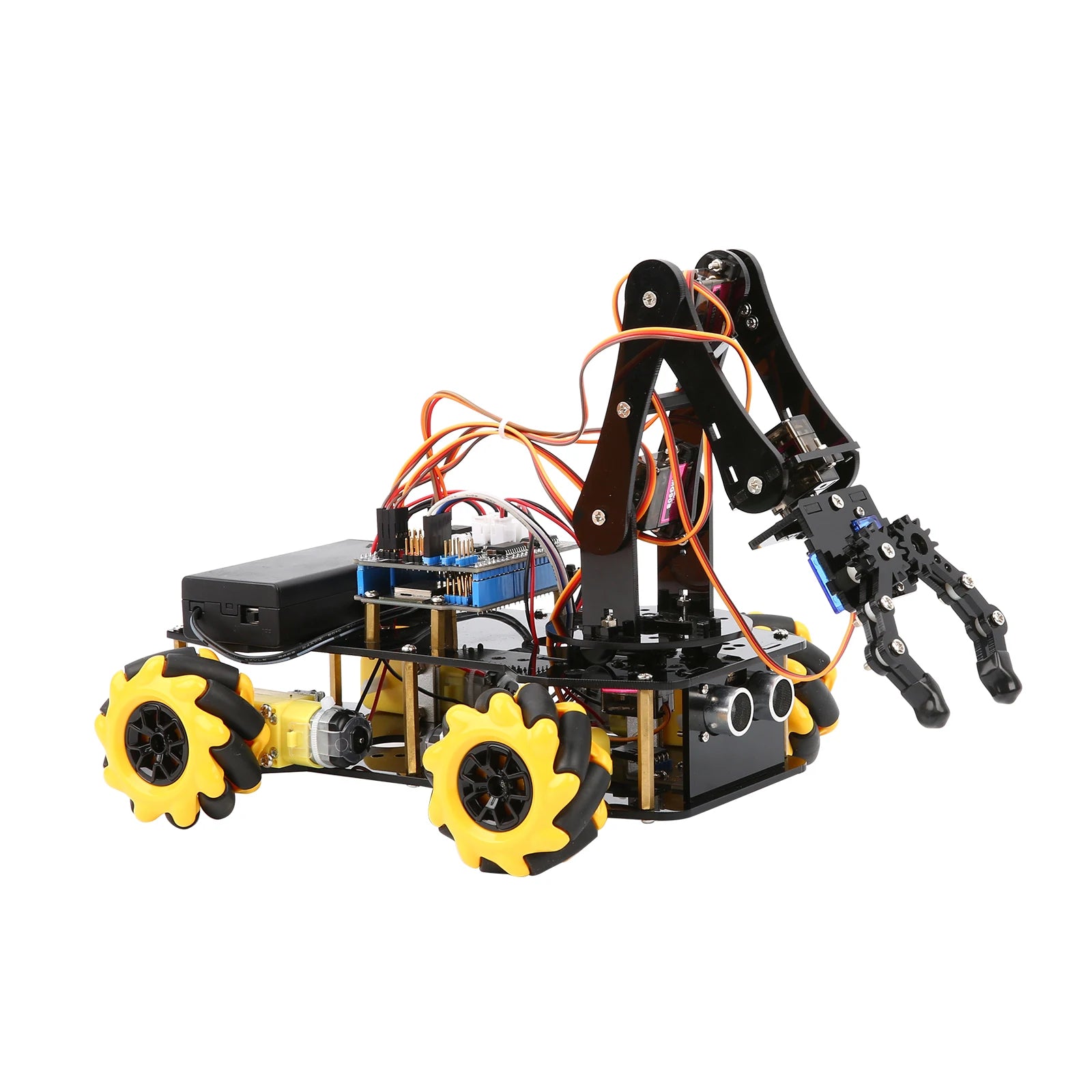 Een zwarte robotauto met gele Mecanumwielen en een robuust mechanisch armstelsel, bedienbaar via smartphone of computer voor educatieve programmering 
