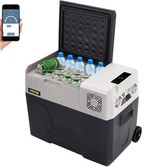 De VEVOR elektrische koelbox in zwart en wit, gevuld met dranken en voorzien van een smartphone-app voor temperatuurcontrole, geschikt voor kamperen e
