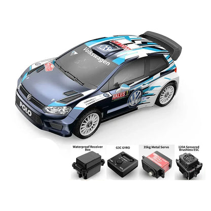 Een 1:7 schaalmodel van een Volkswagen Polo rallyauto in blauw-wit, met zichtbare details zoals de dakspoiler, wielen en sponsorstickers. Geschikt voo