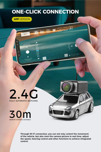 Zilveren, gele en roze 1/64 schaalmodelauto’s met zwarte camera’s en antennes op het dak, geschikt voor speelgoed- en verzamelaarsdoeleinden. Perfect 