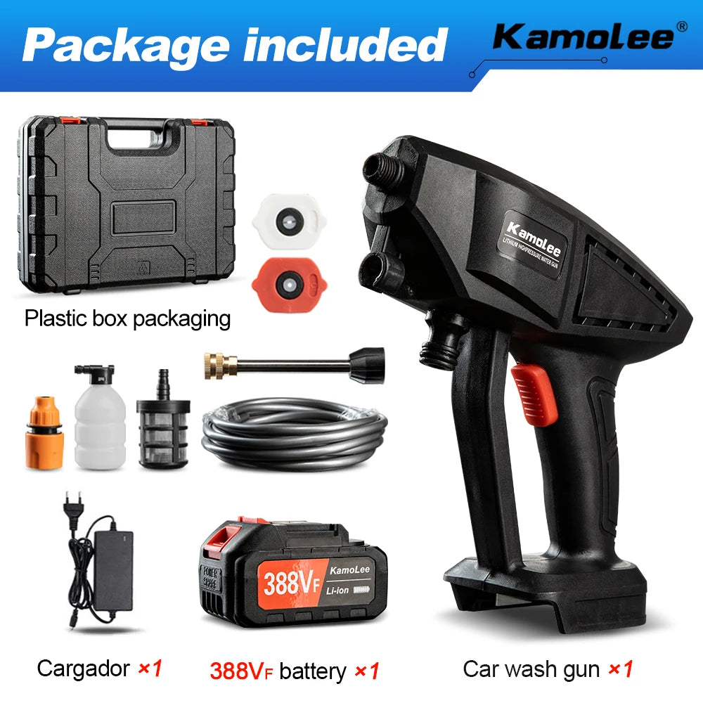 De Kamolee high pressure car wash gun met 388V Li-ion accu, zwart met rode accenten, staat naast haar opbergkoffer voorzien van slang en accessoires, 