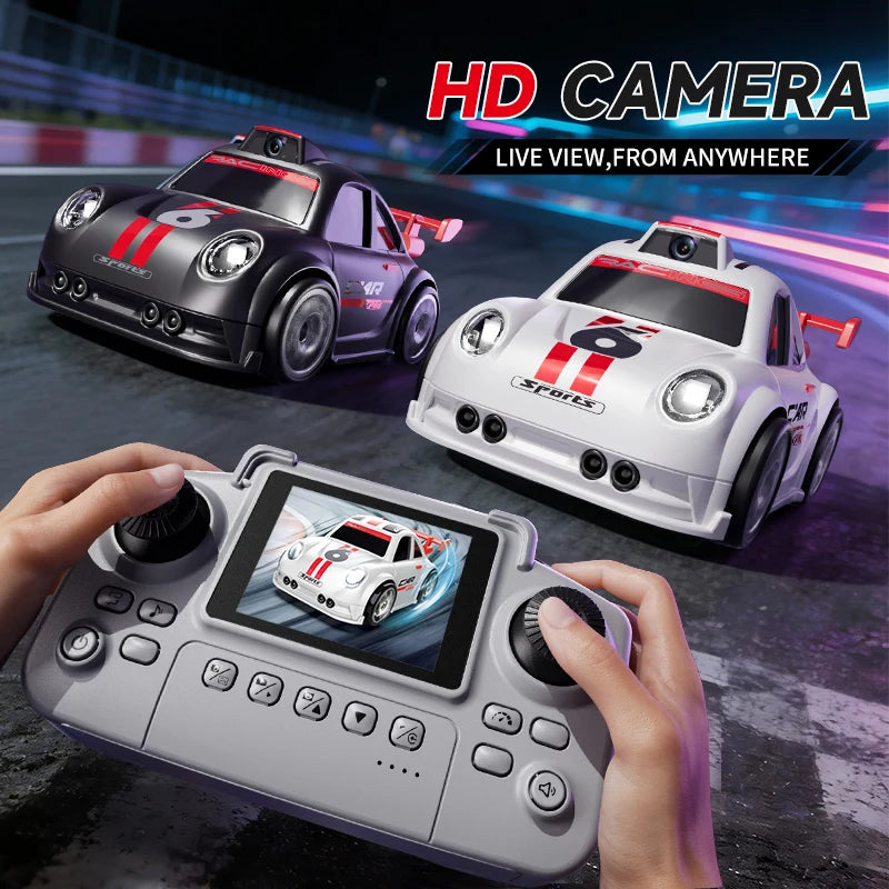 Zwart en witte RC-raceauto’s met HD-camera’s voor live-uitzending, gestuurd via een draadloze controller met kleurrijke display. Perfect voor kinderen