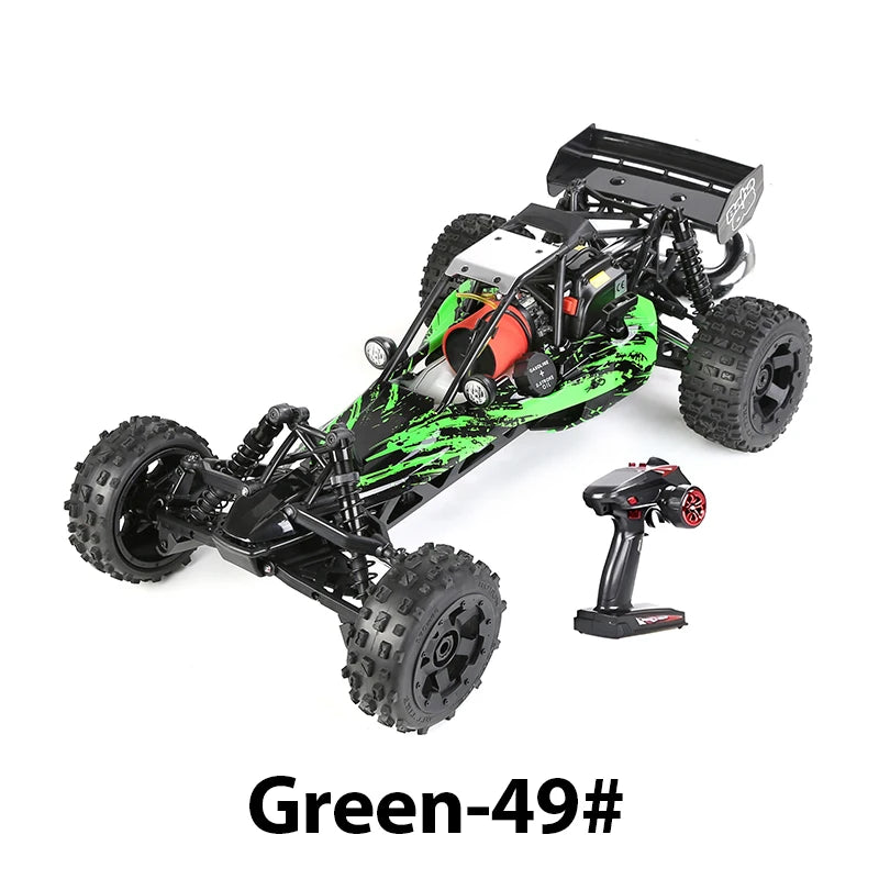 Groene camouflage RC buggy met zwarte banden en zichtbare schokdempers, klaar voor terreinrijden. Perfect voor outdoor speelplekken en avontuurlijke k