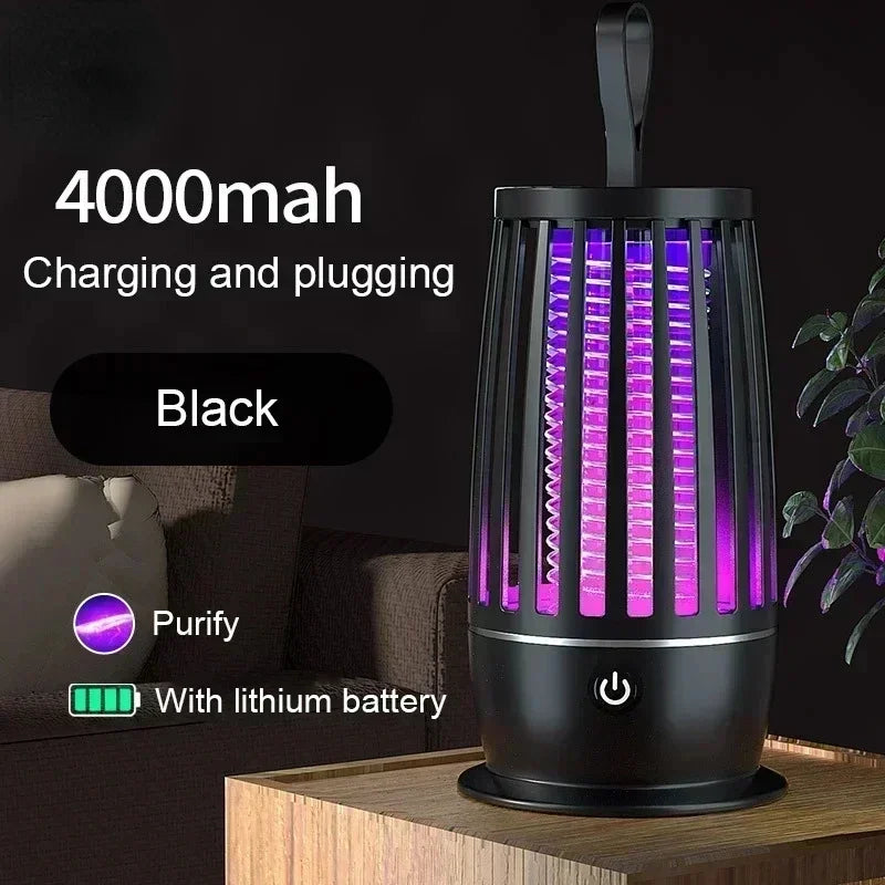 Zwart elektrisch muggenkiller met paarse UV-verlichting en 3000V stoot, geschikt voor binnenruimtes. Effectief tegen muggen en andere vliegende insect