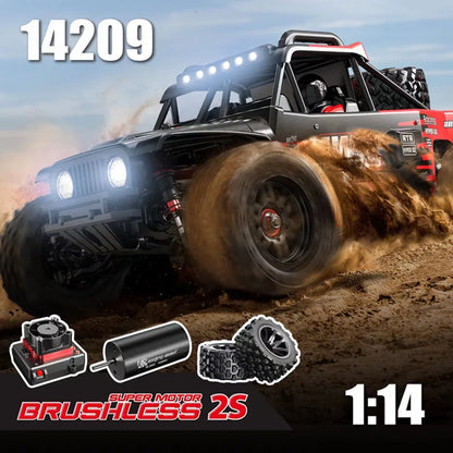 De Hyper Go MJX14209 4WD off-road buggy in zwart-rood, met grote knipperende LED-verlichting en rubberen banden, is klaar voor speelplein of racetrack