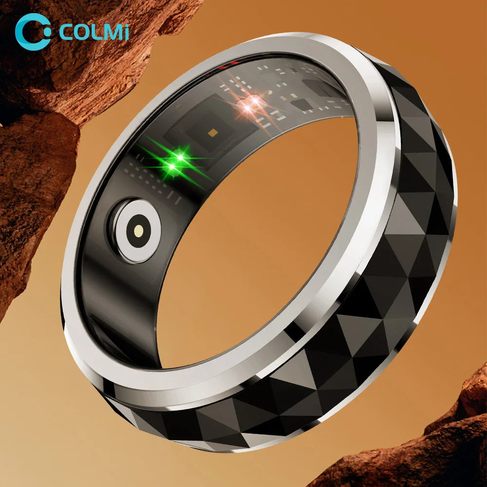 Een futuristisch slimme ring met glanzend zilveren rand en facettenstructuur, voorzien van een actieve sensor en groene LED-indicatie, geschikt voor dagelijks gebruik en technologische toepassingen. - Foto 1