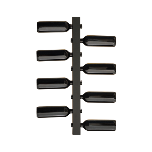 Zwart metaal wijnrek met acht glazen flessen, geïntegreerd in een minimalistisch ontwerp. Ideaal voor wijnopslag in moderne keukens of wijnkelders.