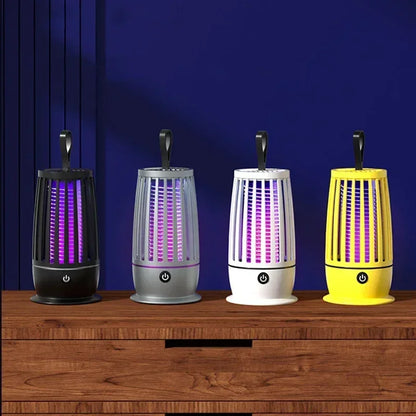 Zwart elektrische muggenkiller met paarse UV-verlichting en 3000V stroom, geschikt voor binnenruimtes. Effectief tegen muggen en andere insecten in sl