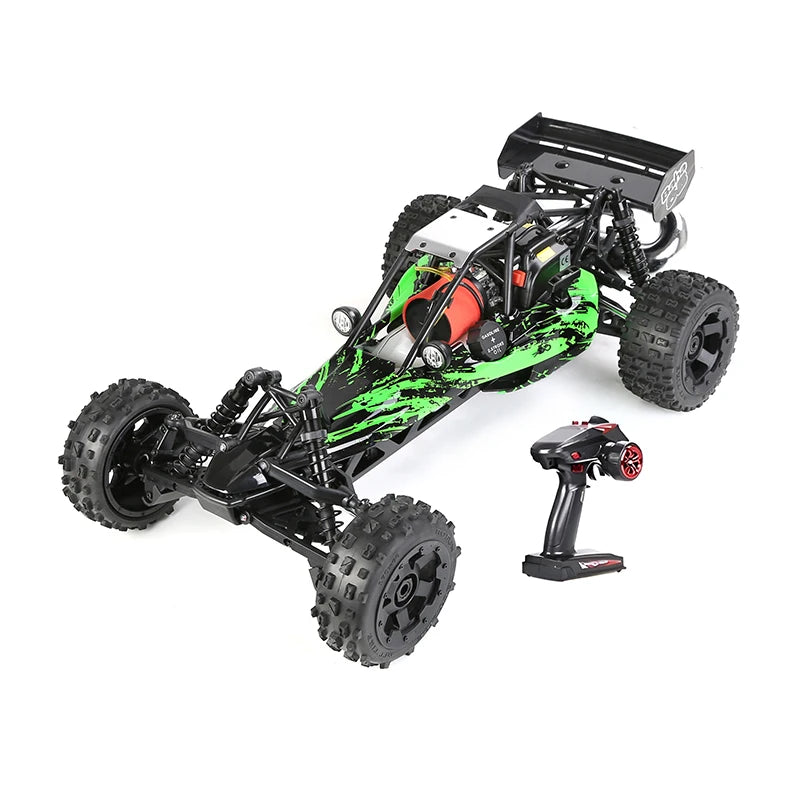 Groene camouflage RC buggy met zwarte banden en metalen frame, klaar voor terreinrijden. Zichtbare motor en stuurwiel op beton voor buitenvermaak. - F