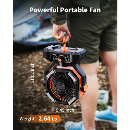 Zwarte en oranje outdoor camping fan met 4 LED-lampjes en draaibare kop, uitgerust met slimme afstandsbediening voor gebruik op kampeerplaatsen of in 