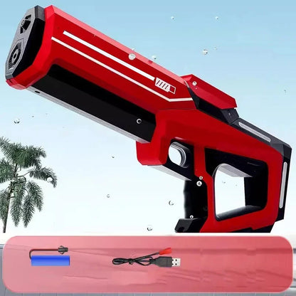 Een witte elektrische waterpistool met blauwe LED-verlichting, vastgehouden door een jonge vrouw in jeans. Geschikt voor buitenvermaak en watergevecht