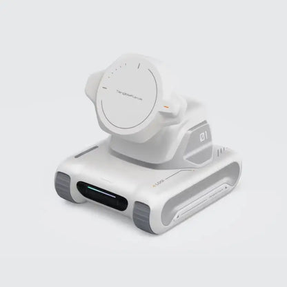 Een zwarte LOOI-robot met blauwe ogen, die een smartphone als hoofd gebruikt, staat op een bureau. Deze desktop-assistent biedt persoonlijke interacti