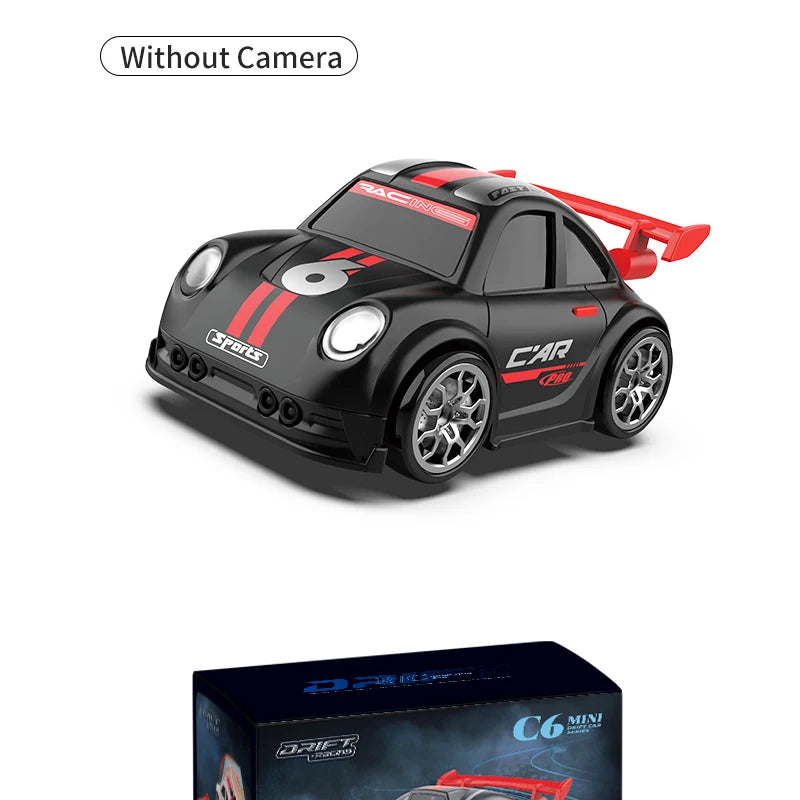 Zwart en witte RC-raceauto’s met HD-camera’s voor live-uitzending, gestuurd via een handbediend stuurpaneel met scherm. Perfect voor speelgoedraces en